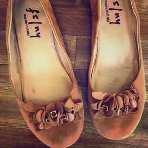 Suede flats. Excellent used condition. Very comfy